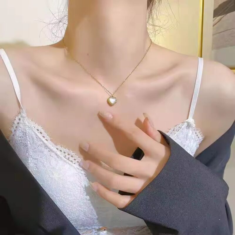 Heart Shaped Shell Pendant Necklace in 18K Gold Plating 2