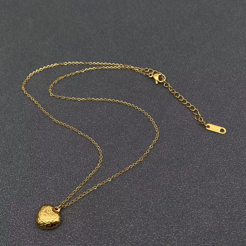Heart Shaped Shell Pendant Necklace in 18K Gold Plating 5