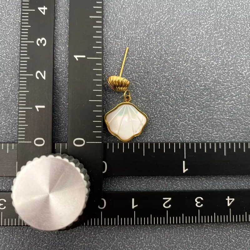 Inlay Shell Pectinid Stud Earrings in 18K Gold Plated 8
